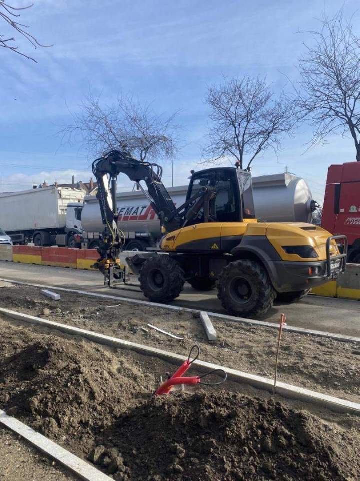 Engin de travaux routiers Maurecourt